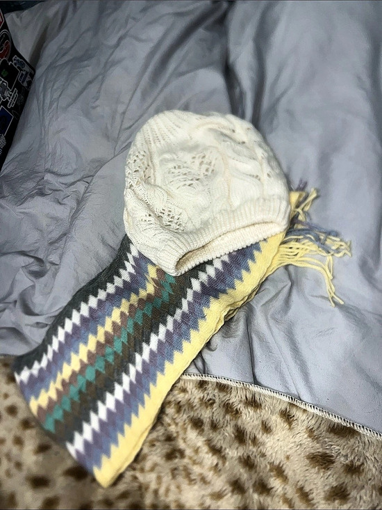 New York & Company Accessories - Cable Knit Hat & Scarf in White & Yellow